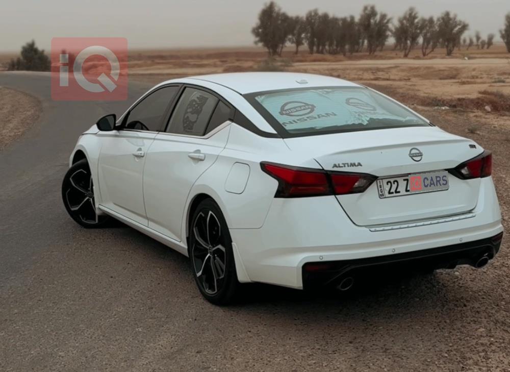 نيسان ألتيما